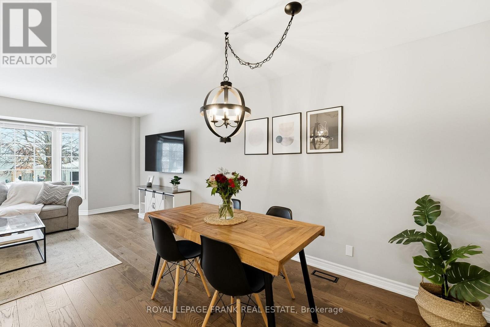 












815 ATTERSLEY DRIVE

,
Oshawa (Pinecrest),




Ontario
L1K1T4

