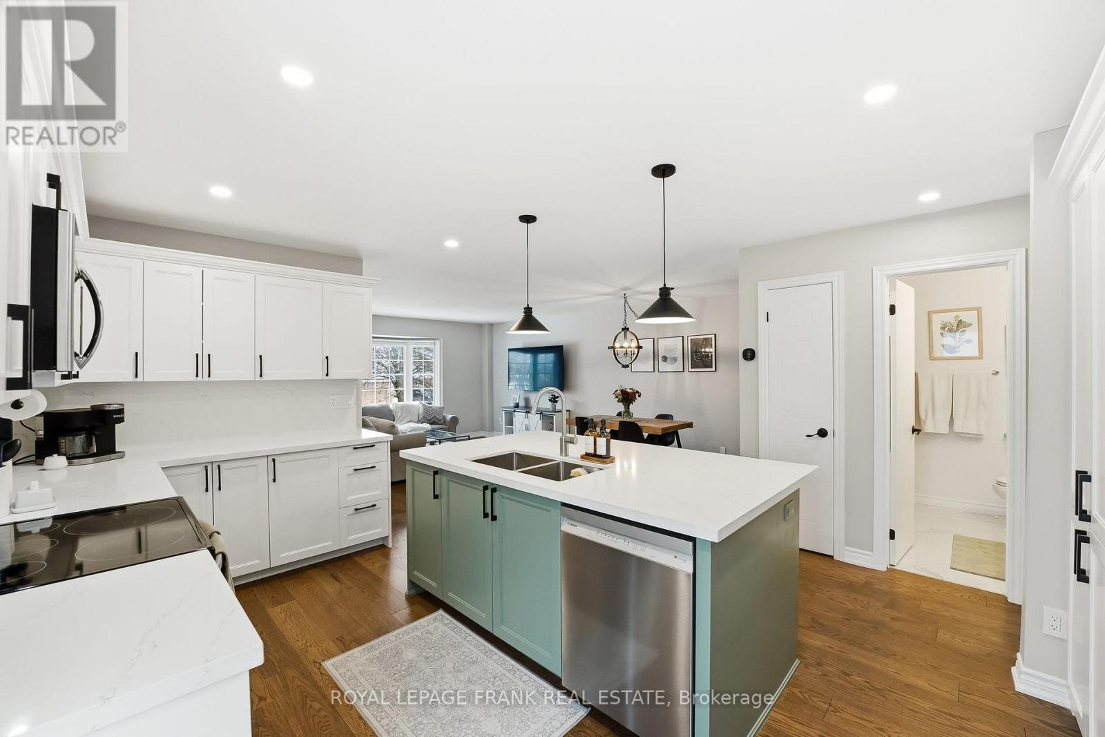 












815 ATTERSLEY DRIVE

,
Oshawa (Pinecrest),




Ontario
L1K1T4

