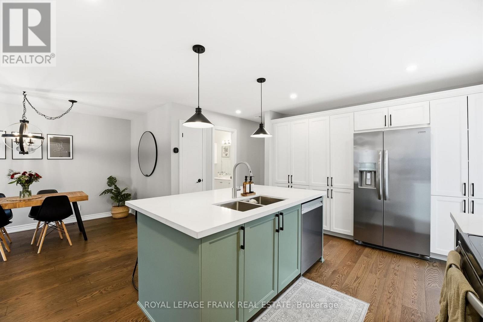 












815 ATTERSLEY DRIVE

,
Oshawa (Pinecrest),




Ontario
L1K1T4

