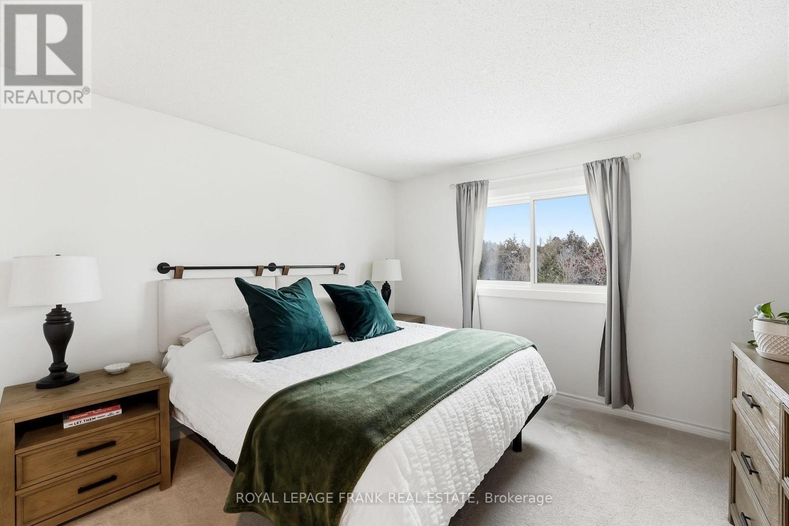 












815 ATTERSLEY DRIVE

,
Oshawa (Pinecrest),




Ontario
L1K1T4

