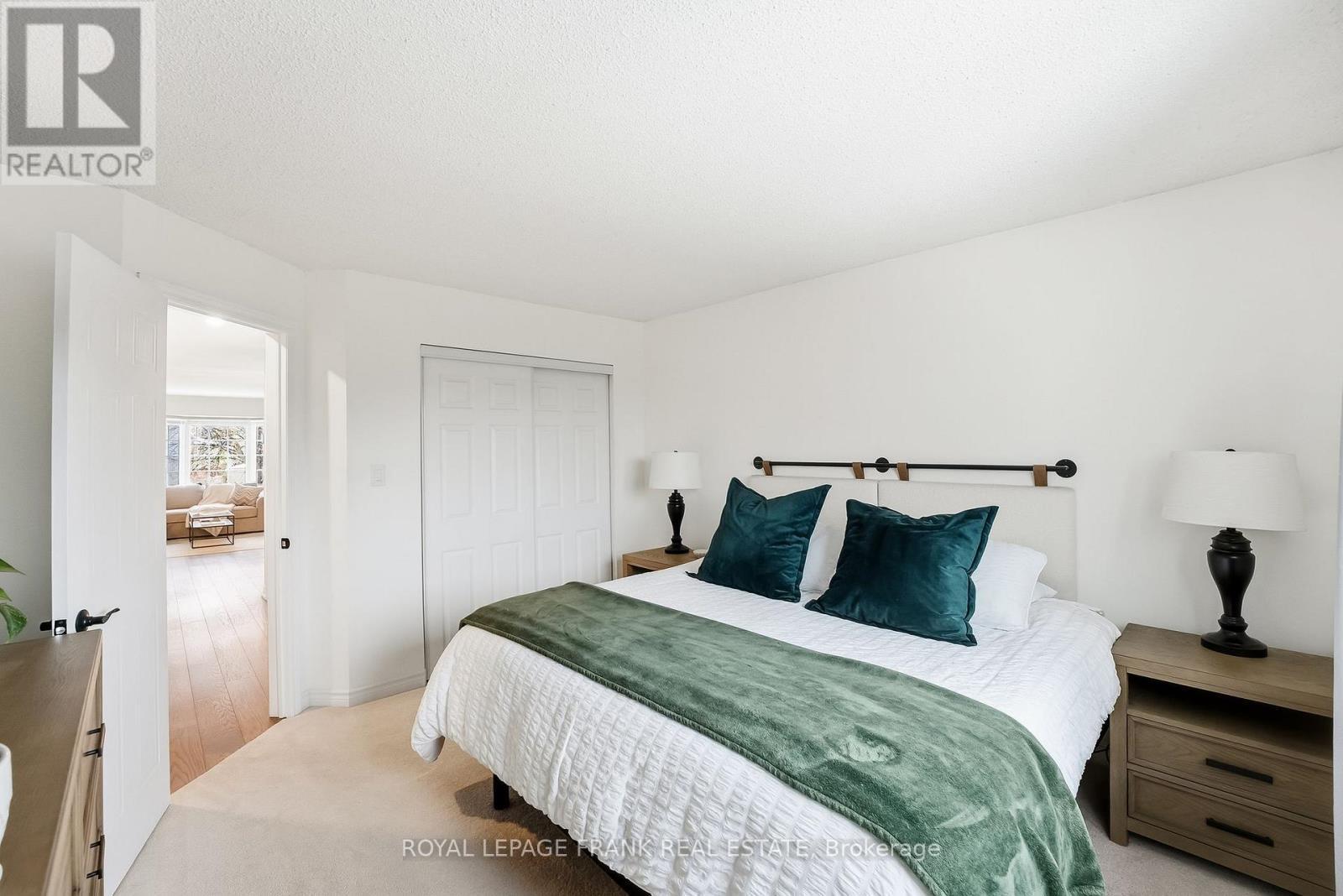 












815 ATTERSLEY DRIVE

,
Oshawa (Pinecrest),




Ontario
L1K1T4

