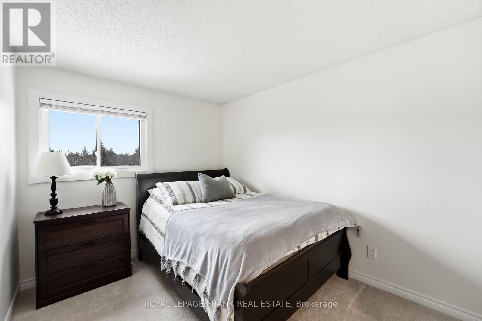 












815 ATTERSLEY DRIVE

,
Oshawa (Pinecrest),




Ontario
L1K1T4

