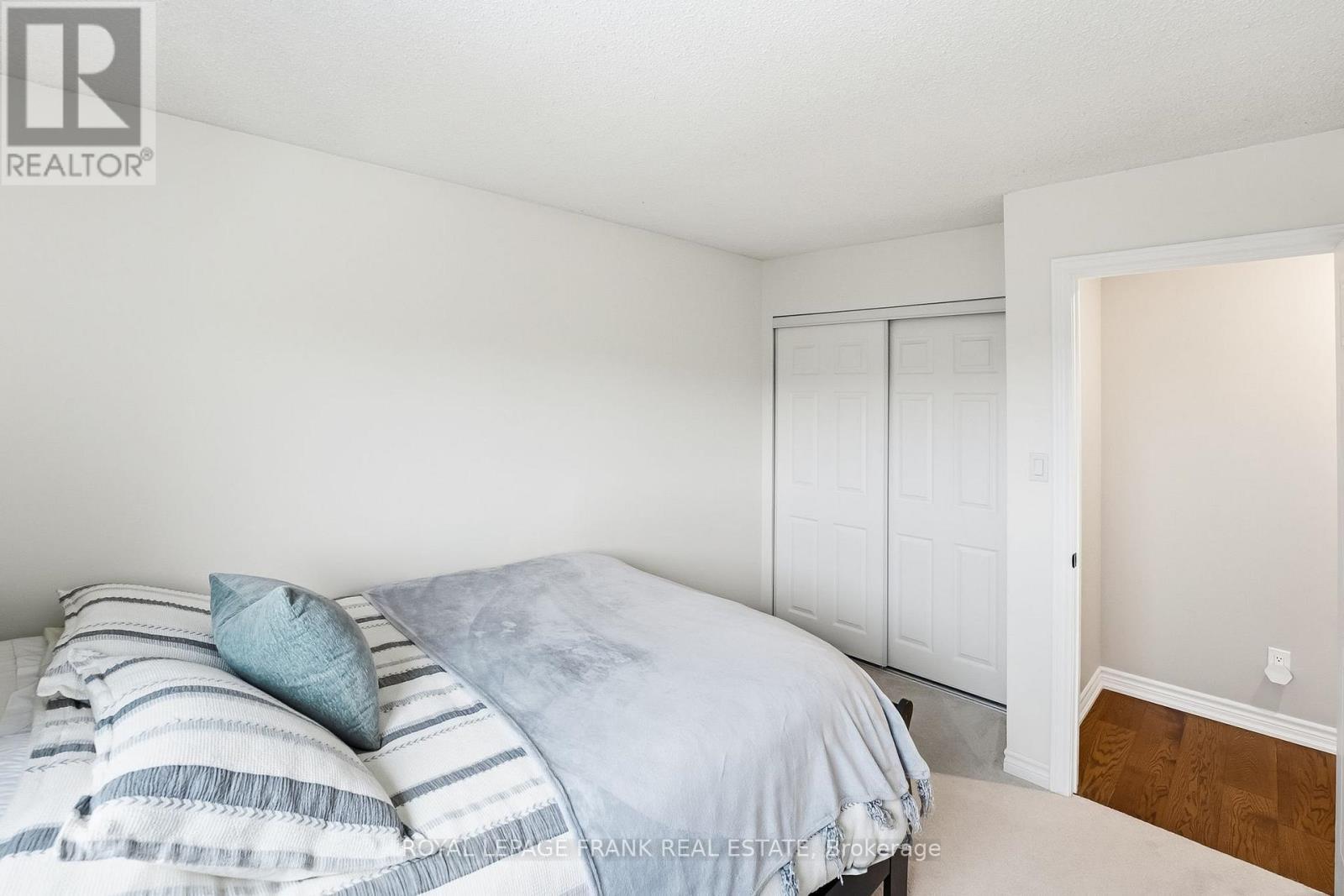 












815 ATTERSLEY DRIVE

,
Oshawa (Pinecrest),




Ontario
L1K1T4

