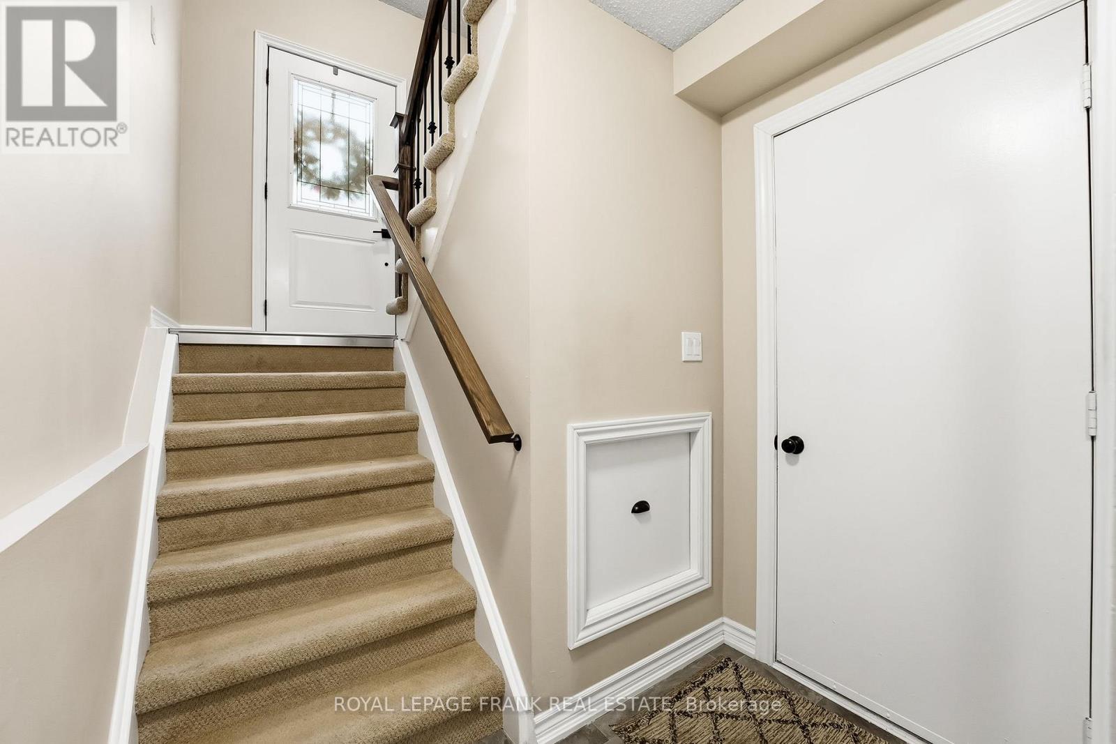 












815 ATTERSLEY DRIVE

,
Oshawa (Pinecrest),




Ontario
L1K1T4

