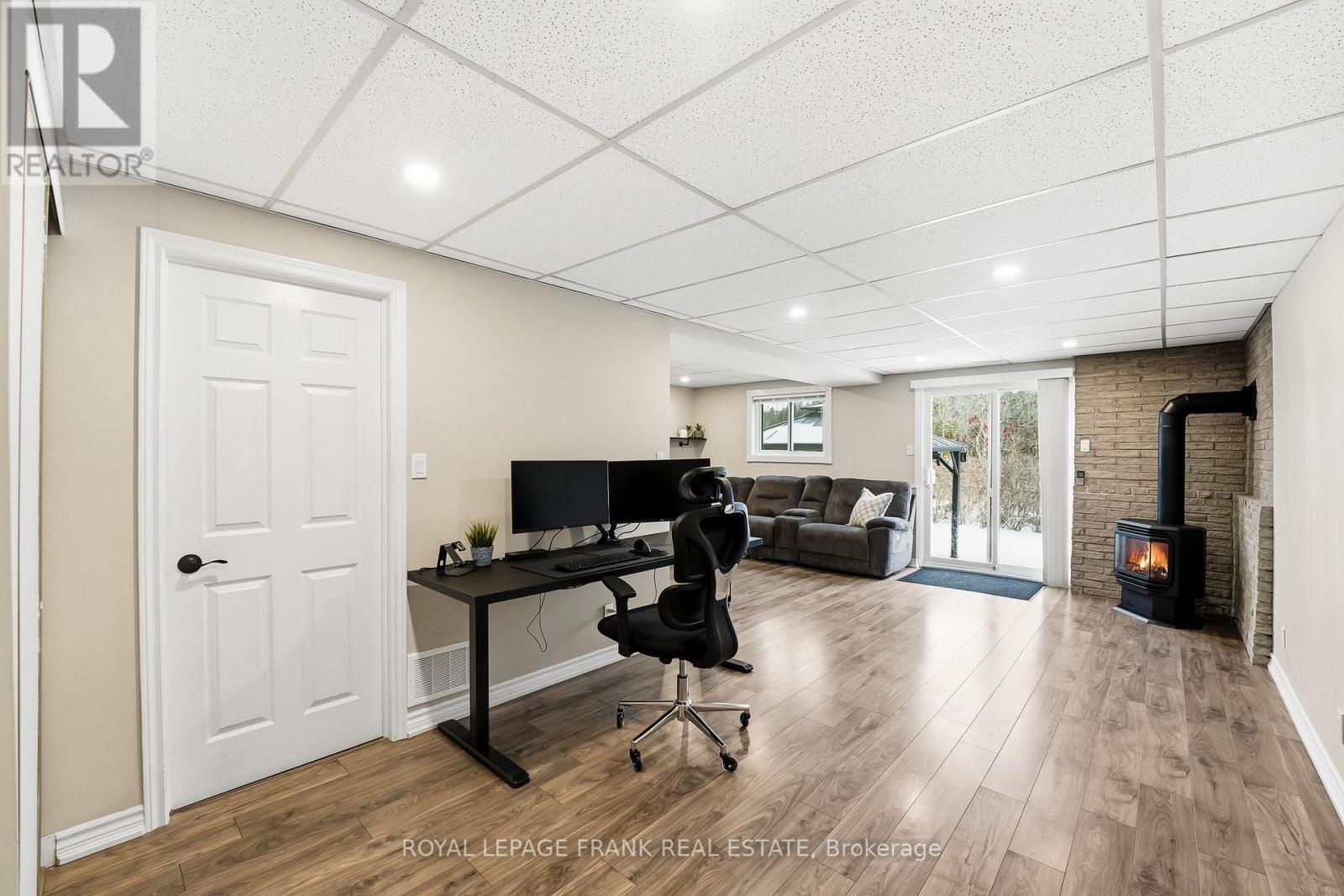 












815 ATTERSLEY DRIVE

,
Oshawa (Pinecrest),




Ontario
L1K1T4

