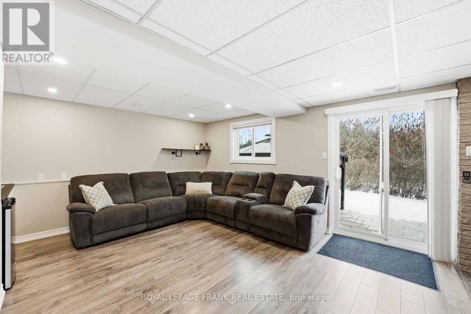 












815 ATTERSLEY DRIVE

,
Oshawa (Pinecrest),




Ontario
L1K1T4

