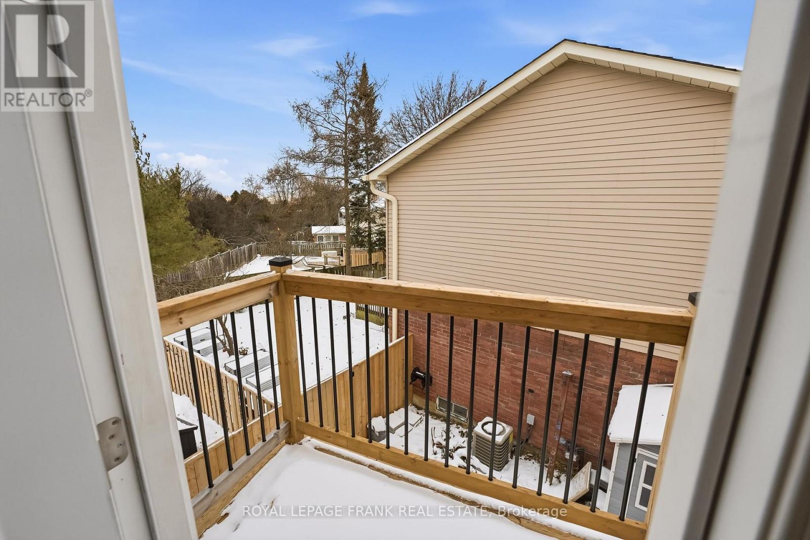 












815 ATTERSLEY DRIVE

,
Oshawa (Pinecrest),




Ontario
L1K1T4

