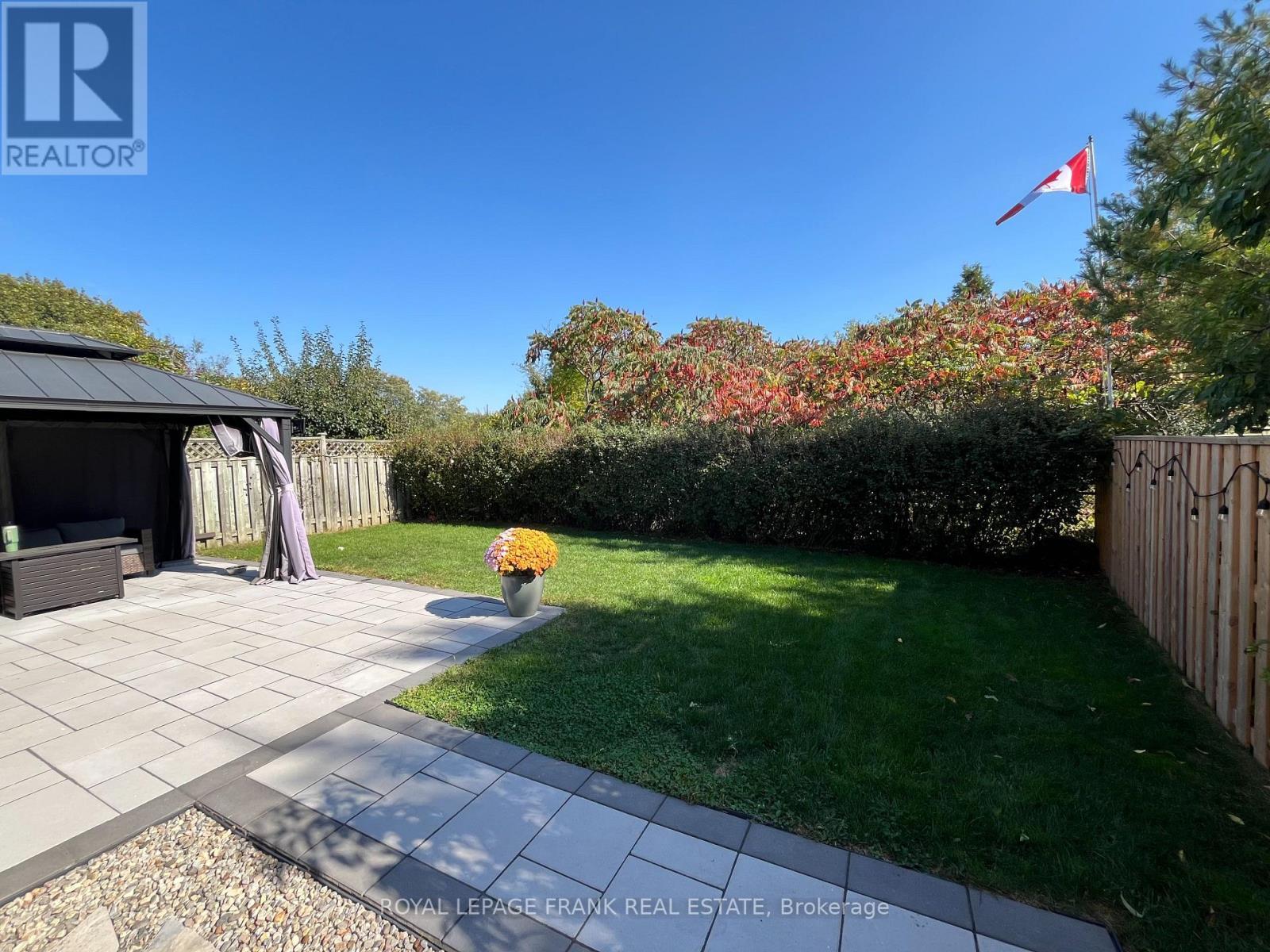 












815 ATTERSLEY DRIVE

,
Oshawa (Pinecrest),




Ontario
L1K1T4

