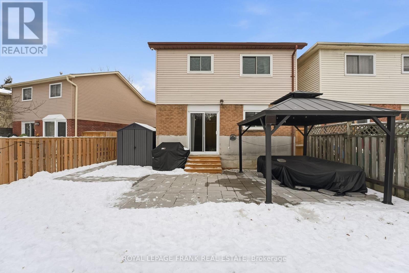 












815 ATTERSLEY DRIVE

,
Oshawa (Pinecrest),




Ontario
L1K1T4

