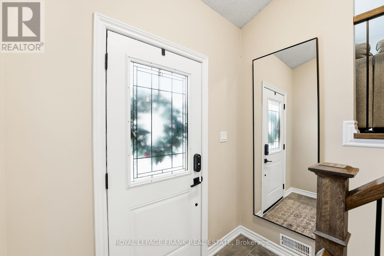 












815 ATTERSLEY DRIVE

,
Oshawa (Pinecrest),




Ontario
L1K1T4

