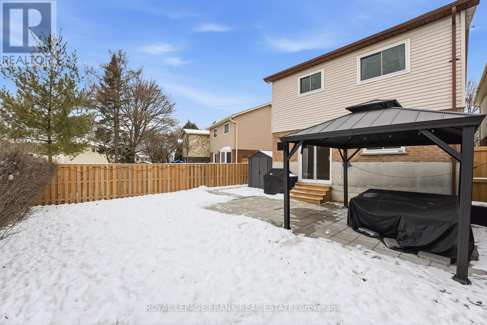 












815 ATTERSLEY DRIVE

,
Oshawa (Pinecrest),




Ontario
L1K1T4

