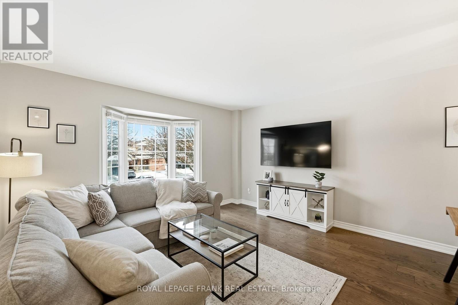 












815 ATTERSLEY DRIVE

,
Oshawa (Pinecrest),




Ontario
L1K1T4

