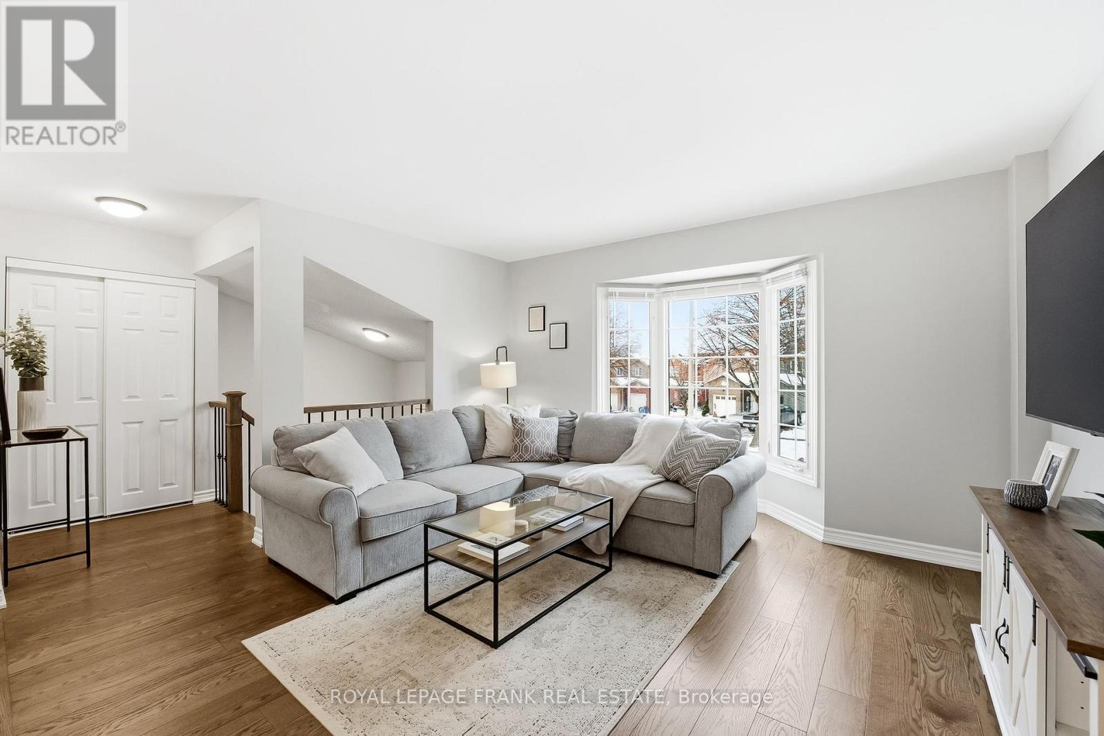 












815 ATTERSLEY DRIVE

,
Oshawa (Pinecrest),




Ontario
L1K1T4

