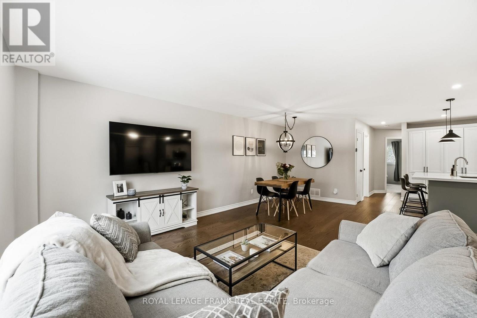 












815 ATTERSLEY DRIVE

,
Oshawa (Pinecrest),




Ontario
L1K1T4

