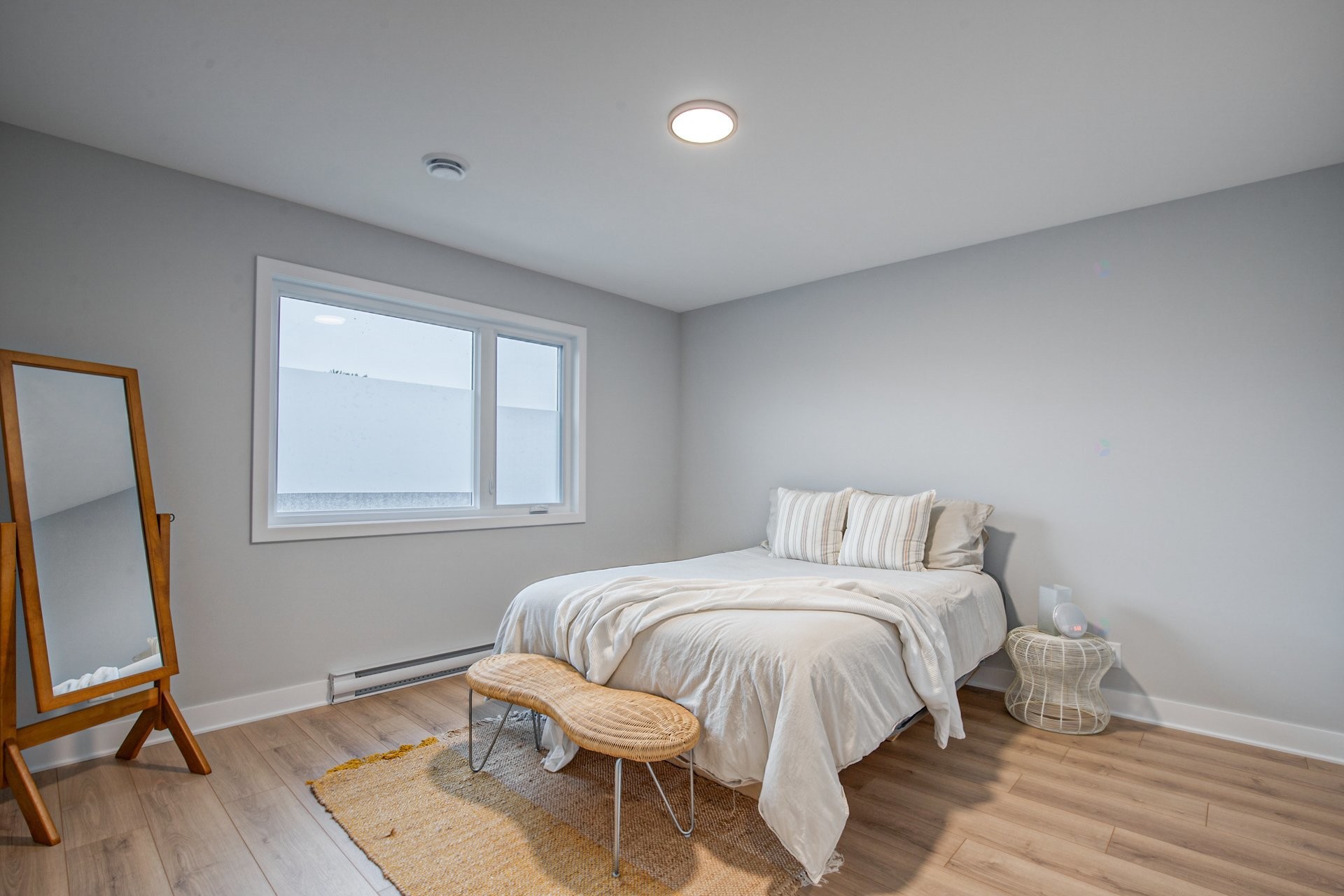 









734


Rue Magnone

,
Granby,




QC
J2H3J6

