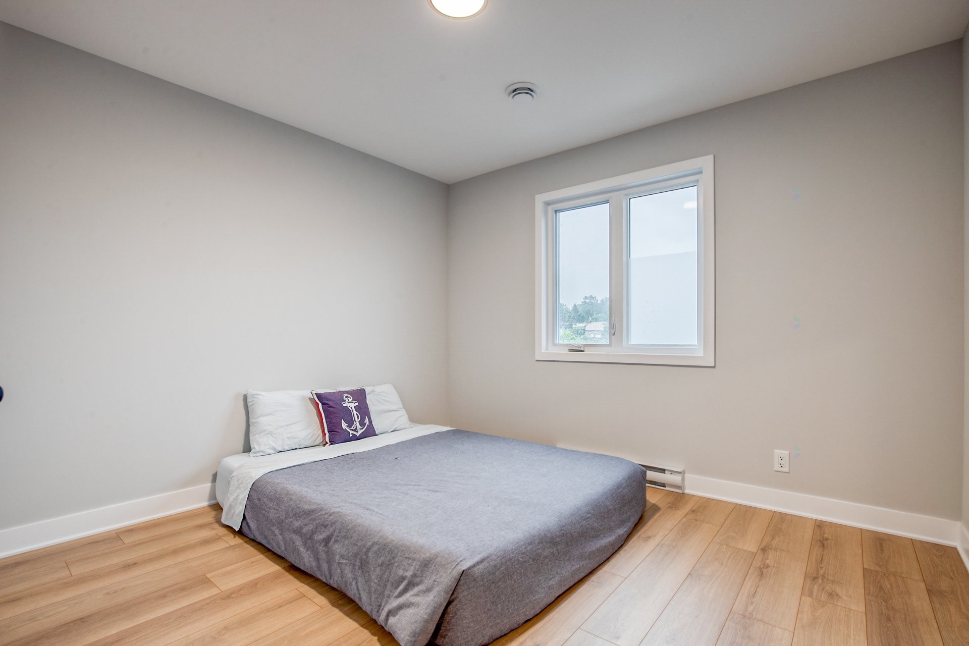 









734


Rue Magnone

,
Granby,




QC
J2H3J6

