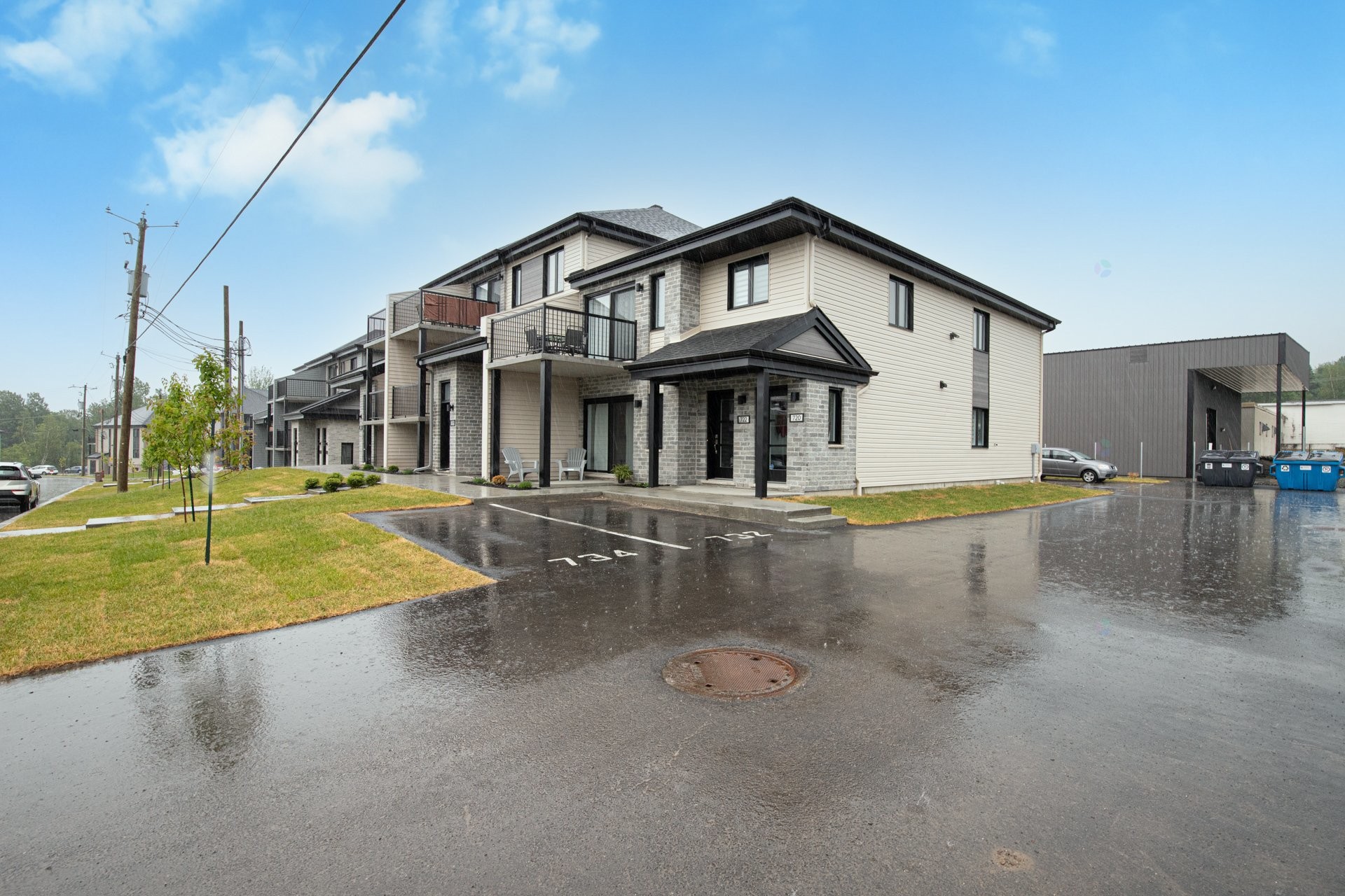 









734


Rue Magnone

,
Granby,




QC
J2H3J6

