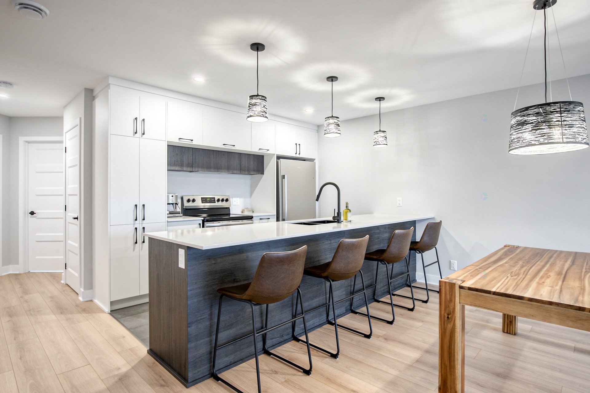 









734


Rue Magnone

,
Granby,




QC
J2H3J6

