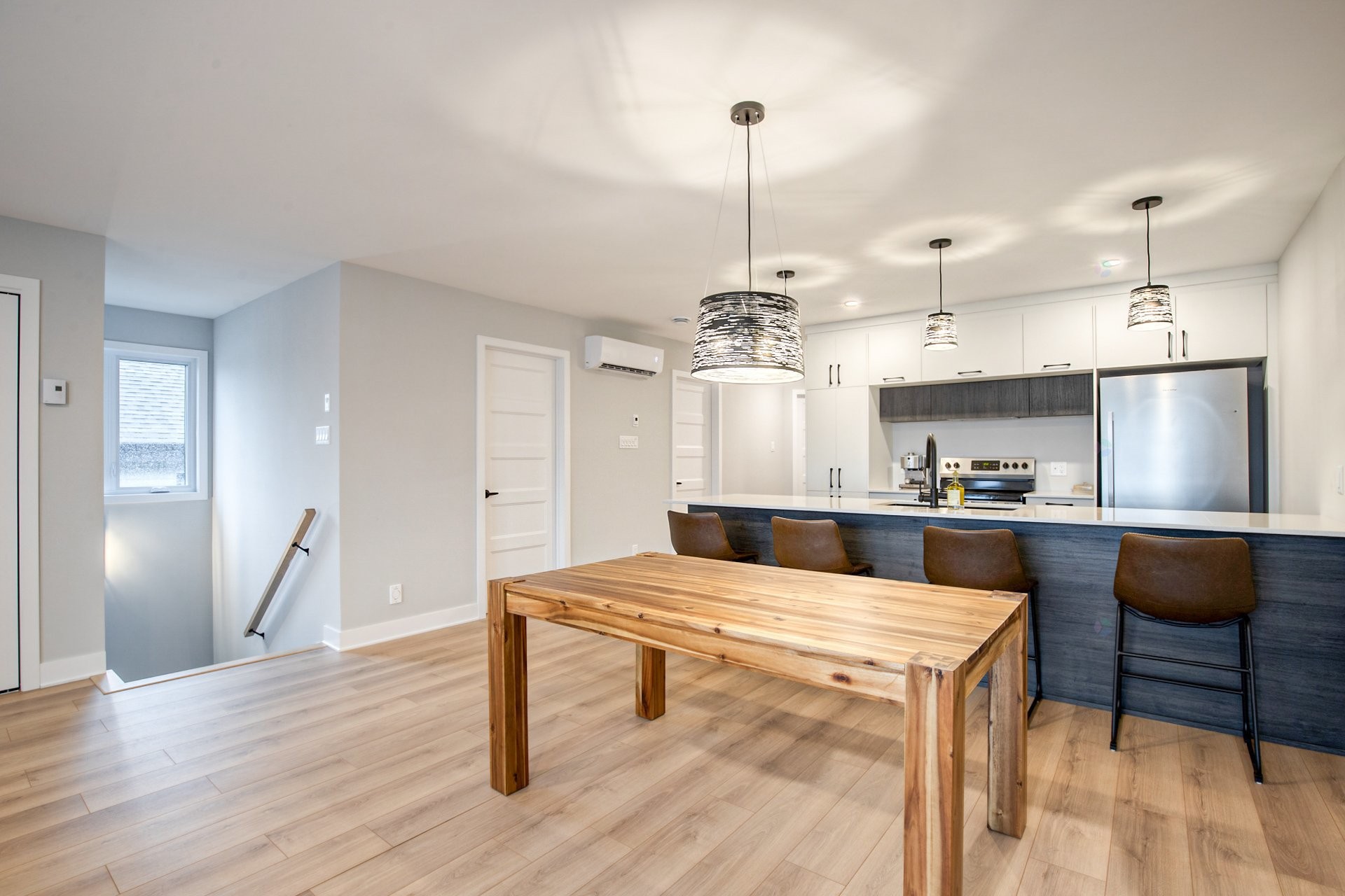 









734


Rue Magnone

,
Granby,




QC
J2H3J6

