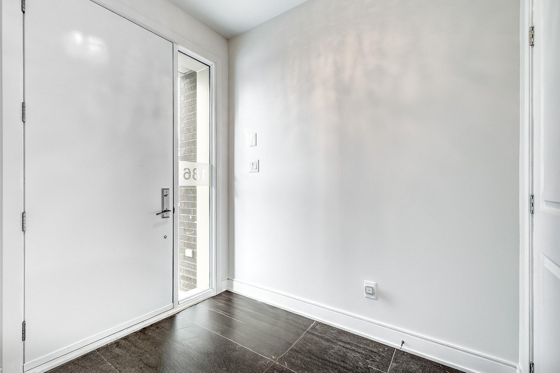 









186


Av. Mason

,
Pointe-Claire,




QC
H9R0C3

