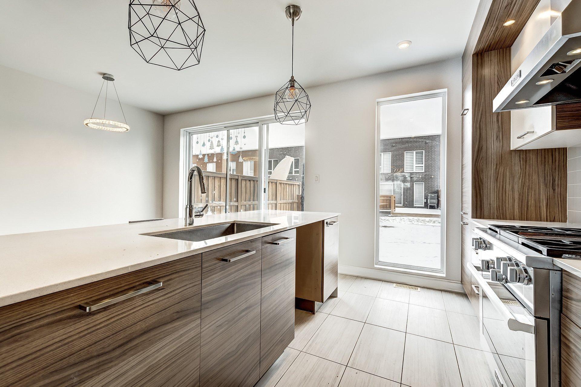 









186


Av. Mason

,
Pointe-Claire,




QC
H9R0C3

