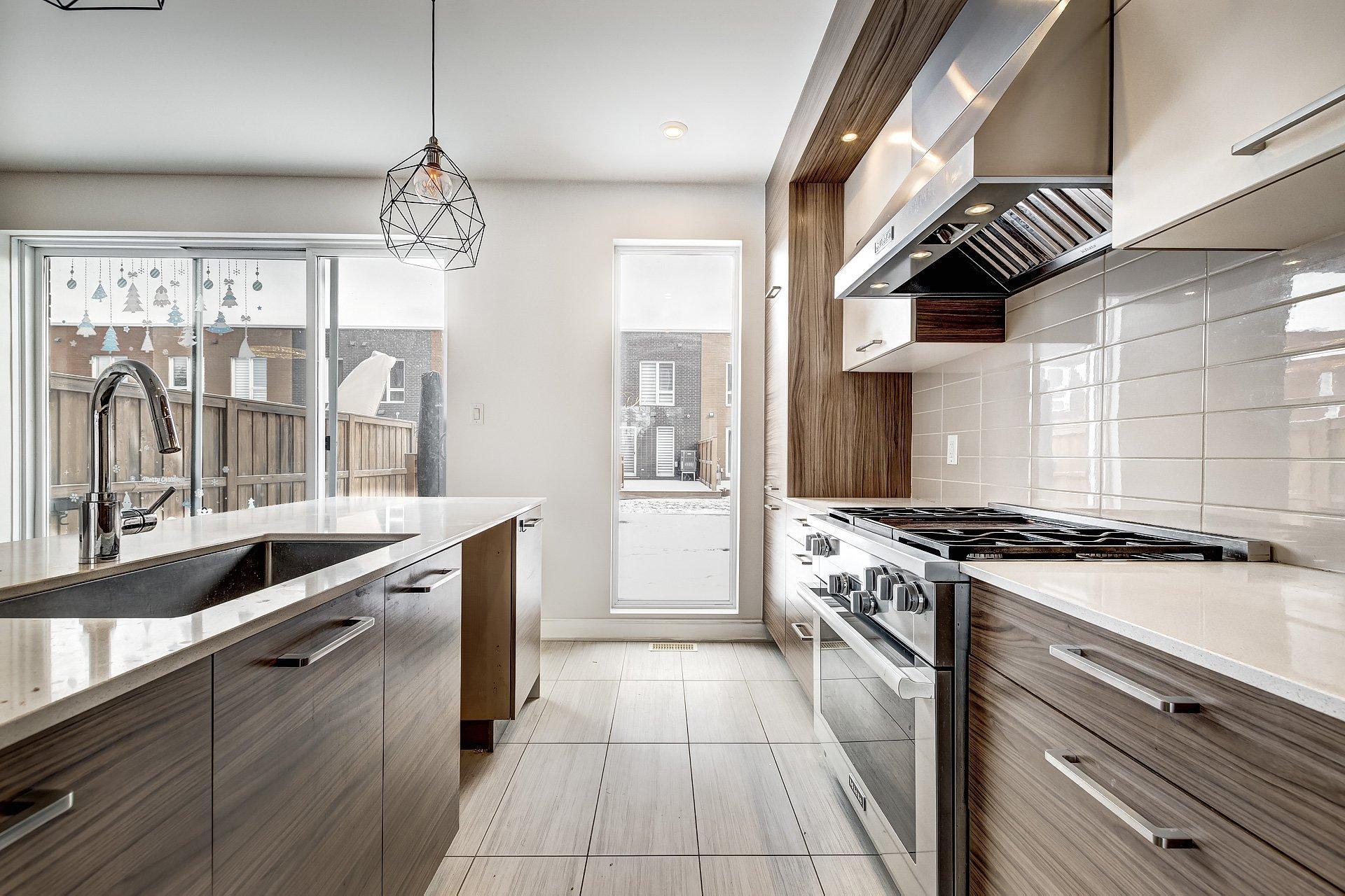 









186


Av. Mason

,
Pointe-Claire,




QC
H9R0C3

