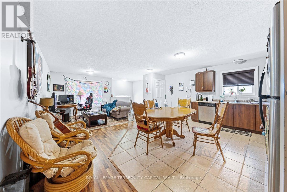 












102 HENRY STREET

,
Barrie,




Ontario
L4N1C8

