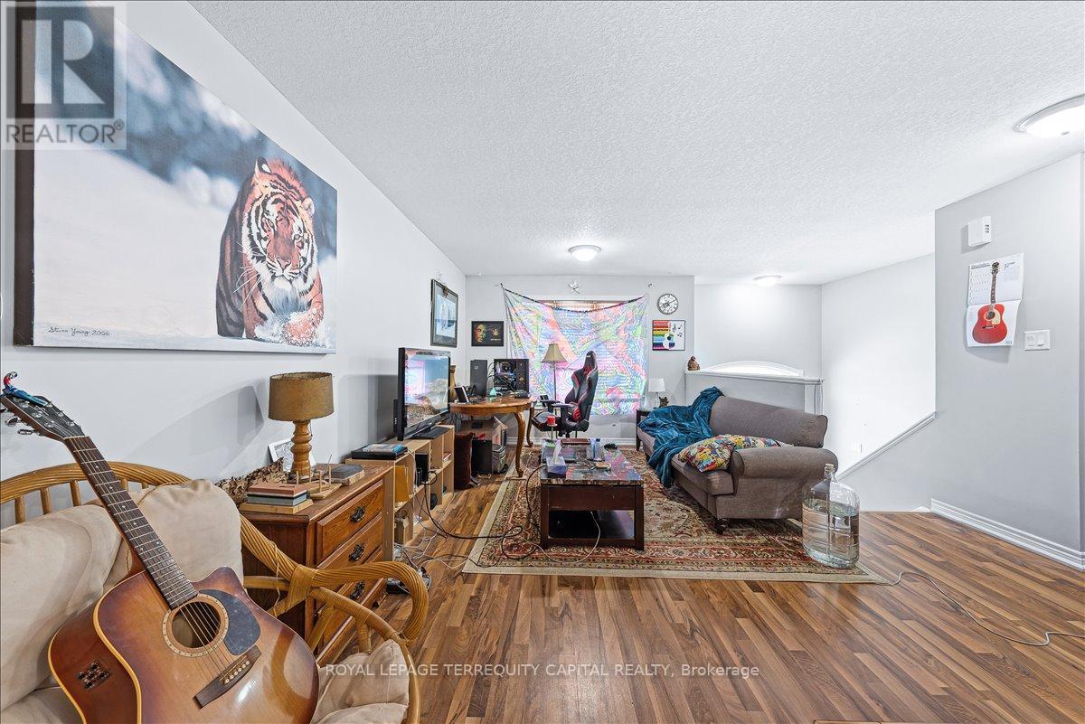 












102 HENRY STREET

,
Barrie,




Ontario
L4N1C8

