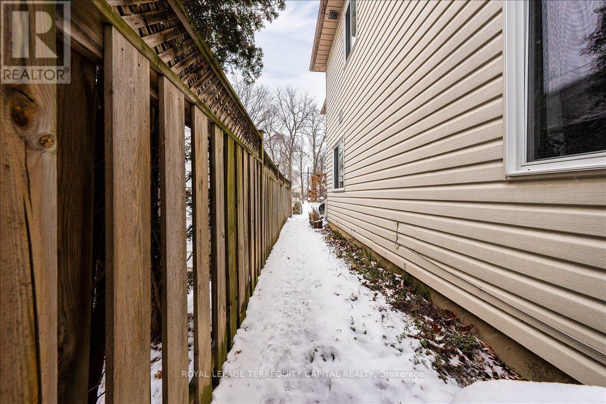 












102 HENRY STREET

,
Barrie,




Ontario
L4N1C8

