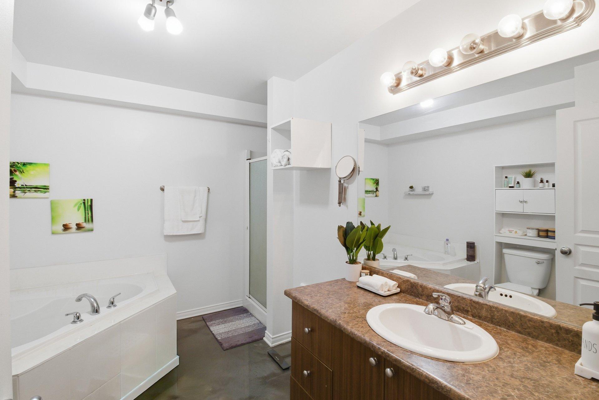 









1571


Ch. de Montréal O.

,
Gatineau (Masson-Angers),




QC
J8M1V9

