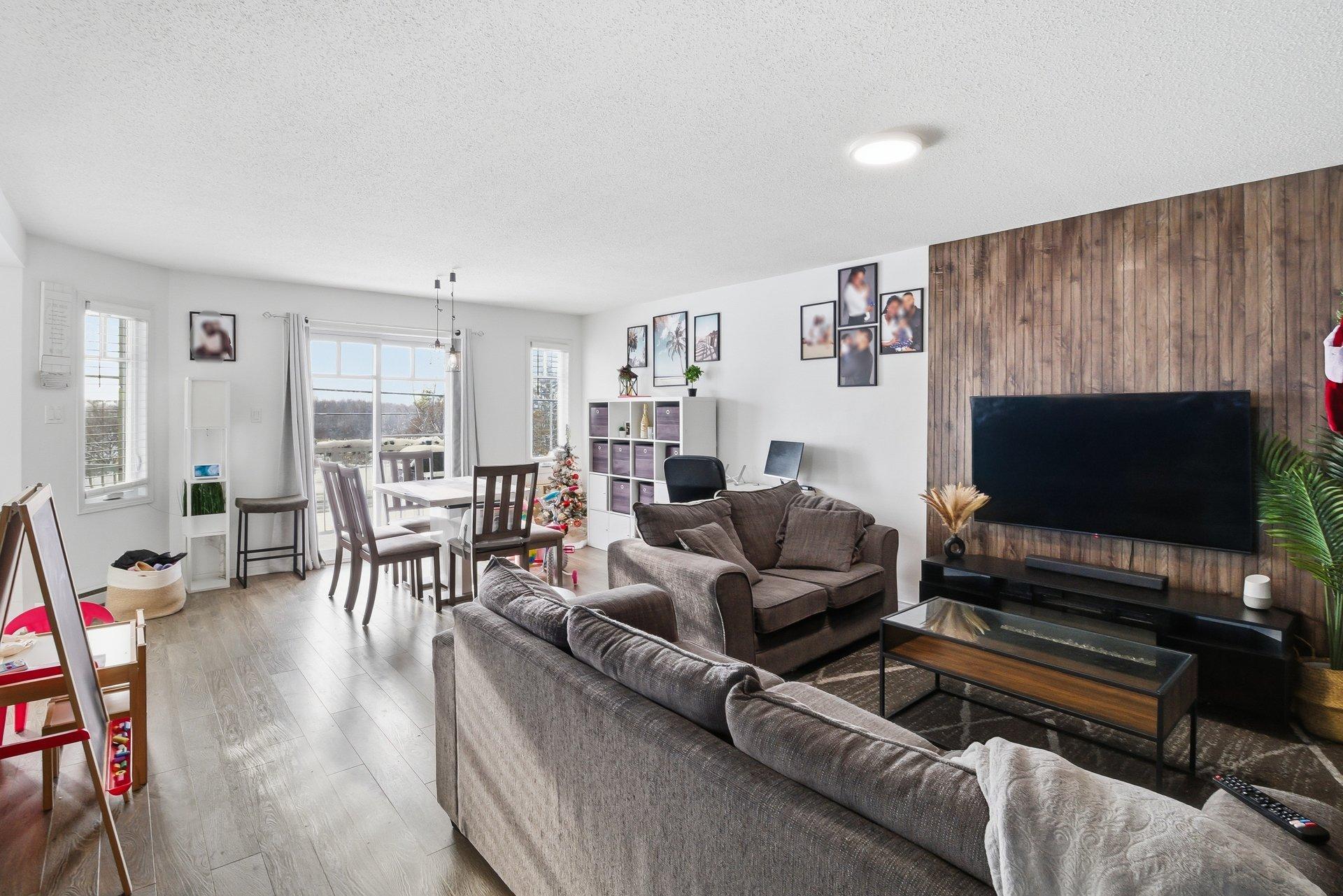 









1571


Ch. de Montréal O.

,
Gatineau (Masson-Angers),




QC
J8M1V9

