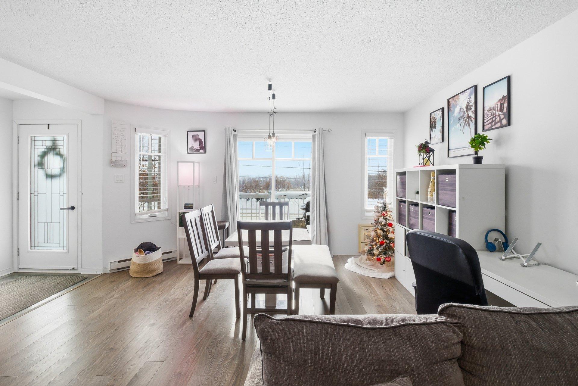 









1571


Ch. de Montréal O.

,
Gatineau (Masson-Angers),




QC
J8M1V9

