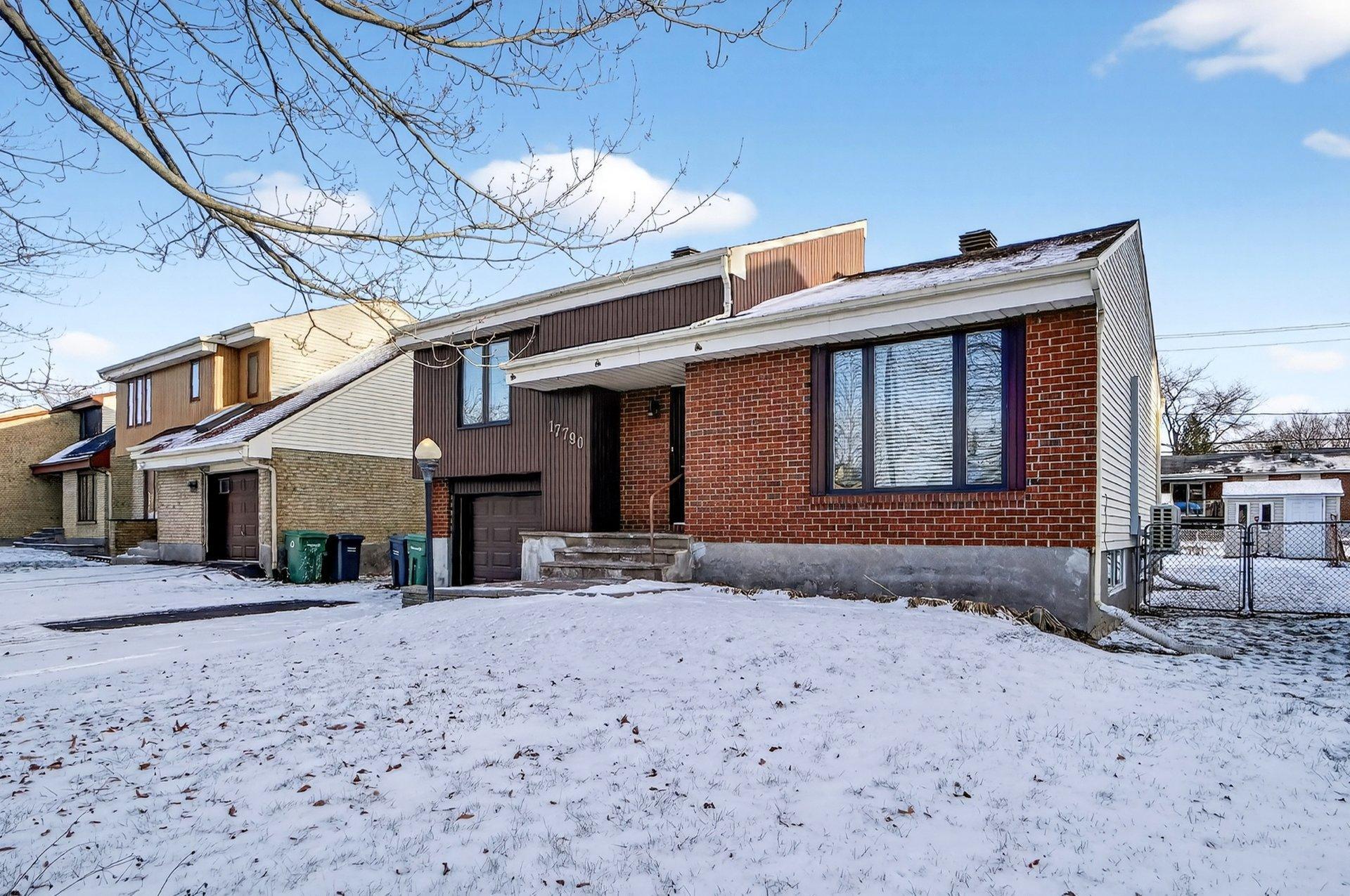 









17790


Rue Antoine-Faucon

,
Montréal (Pierrefonds-Roxboro),




QC
H9J3N2

