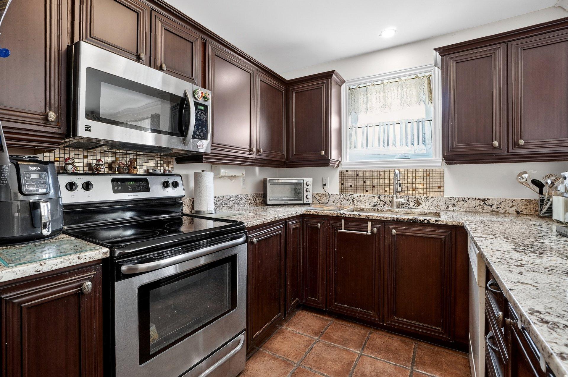 









17790


Rue Antoine-Faucon

,
Montréal (Pierrefonds-Roxboro),




QC
H9J3N2

