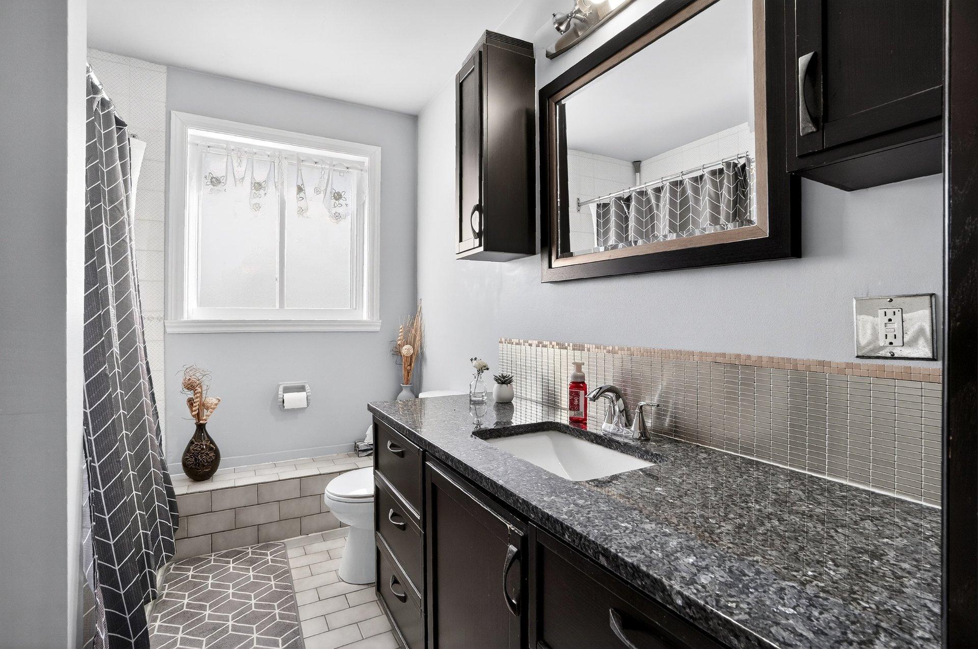 









17790


Rue Antoine-Faucon

,
Montréal (Pierrefonds-Roxboro),




QC
H9J3N2

