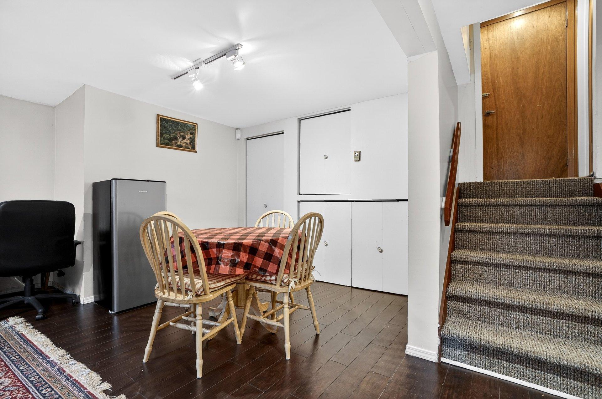 









17790


Rue Antoine-Faucon

,
Montréal (Pierrefonds-Roxboro),




QC
H9J3N2

