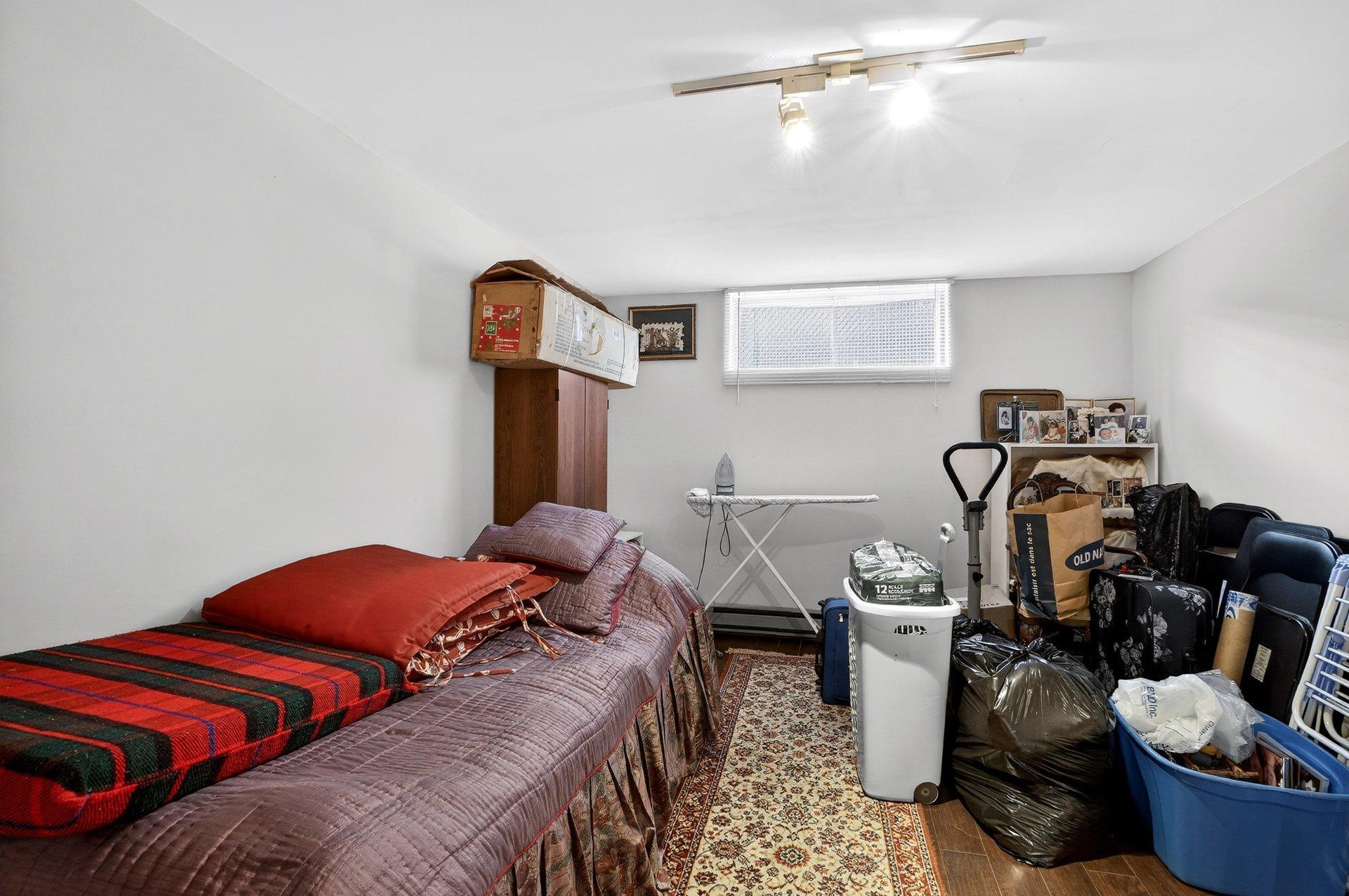 









17790


Rue Antoine-Faucon

,
Montréal (Pierrefonds-Roxboro),




QC
H9J3N2

