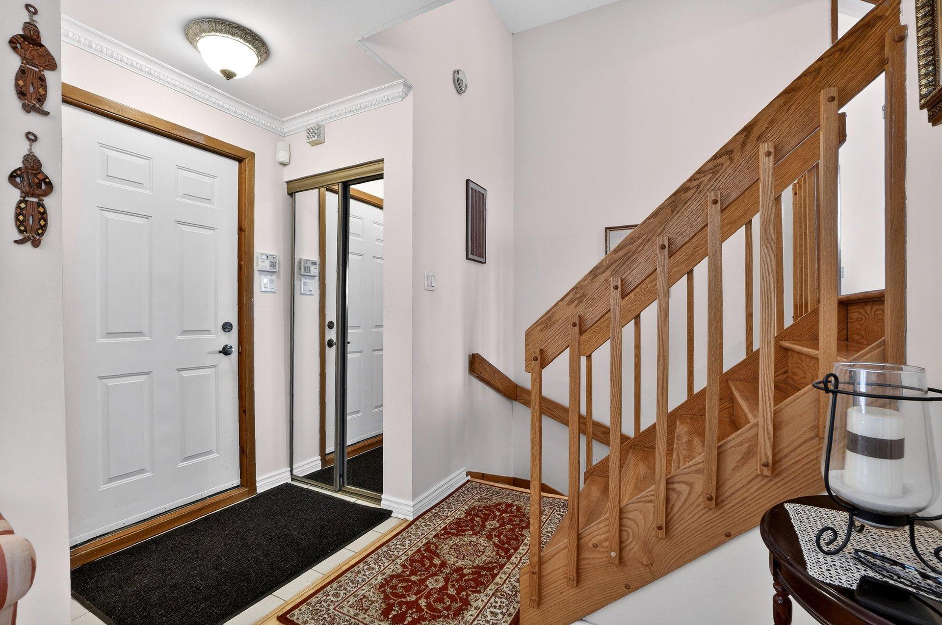 









17790


Rue Antoine-Faucon

,
Montréal (Pierrefonds-Roxboro),




QC
H9J3N2

