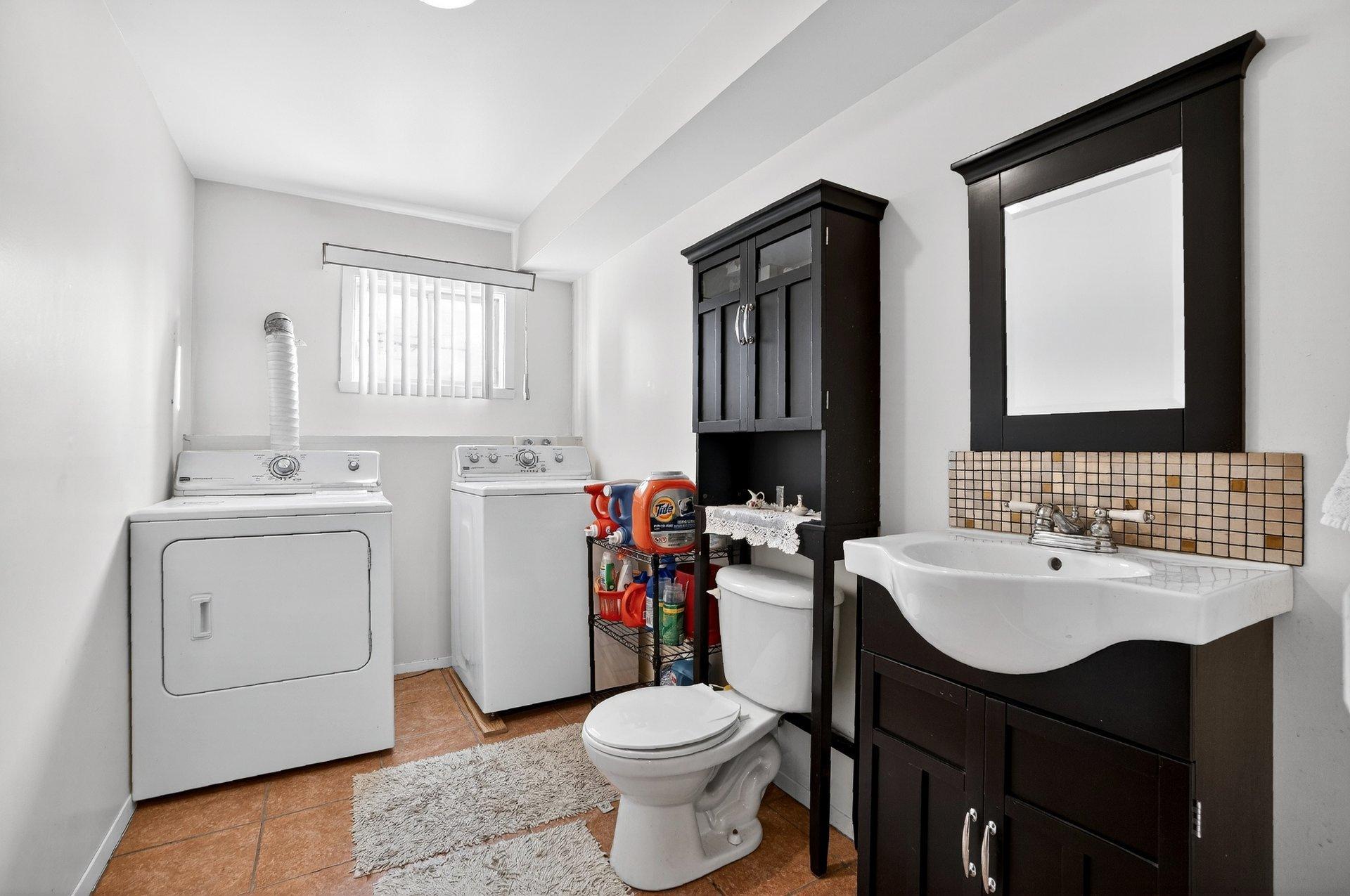 









17790


Rue Antoine-Faucon

,
Montréal (Pierrefonds-Roxboro),




QC
H9J3N2

