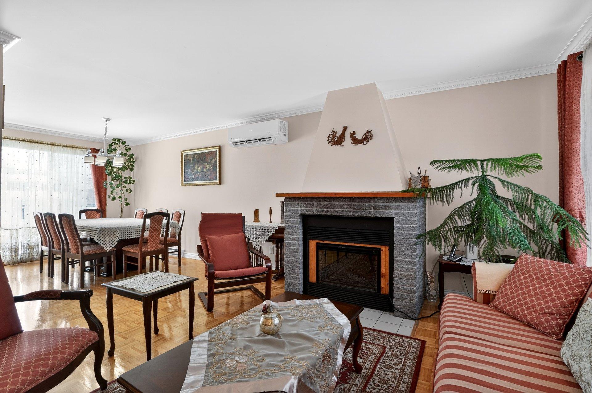 









17790


Rue Antoine-Faucon

,
Montréal (Pierrefonds-Roxboro),




QC
H9J3N2

