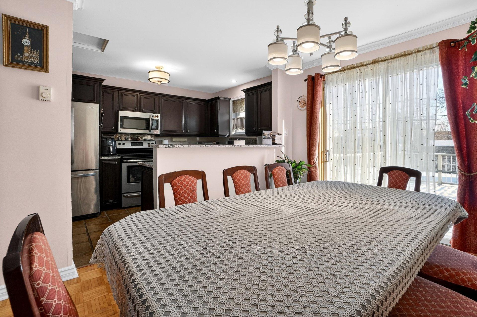 









17790


Rue Antoine-Faucon

,
Montréal (Pierrefonds-Roxboro),




QC
H9J3N2

