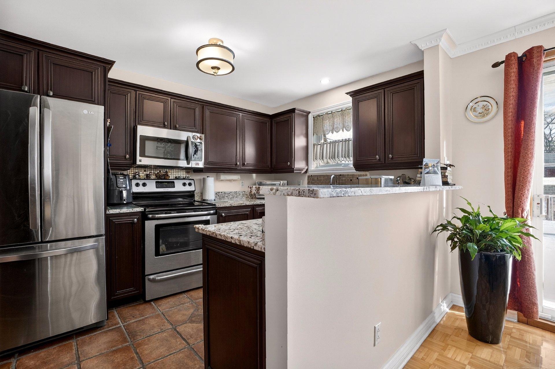 









17790


Rue Antoine-Faucon

,
Montréal (Pierrefonds-Roxboro),




QC
H9J3N2

