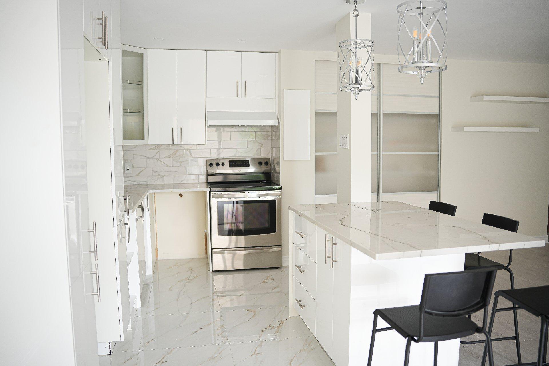 









7905


Ch. de la Côte-St-Luc

, 204,
Côte-Saint-Luc,




QC
H4W2W4

