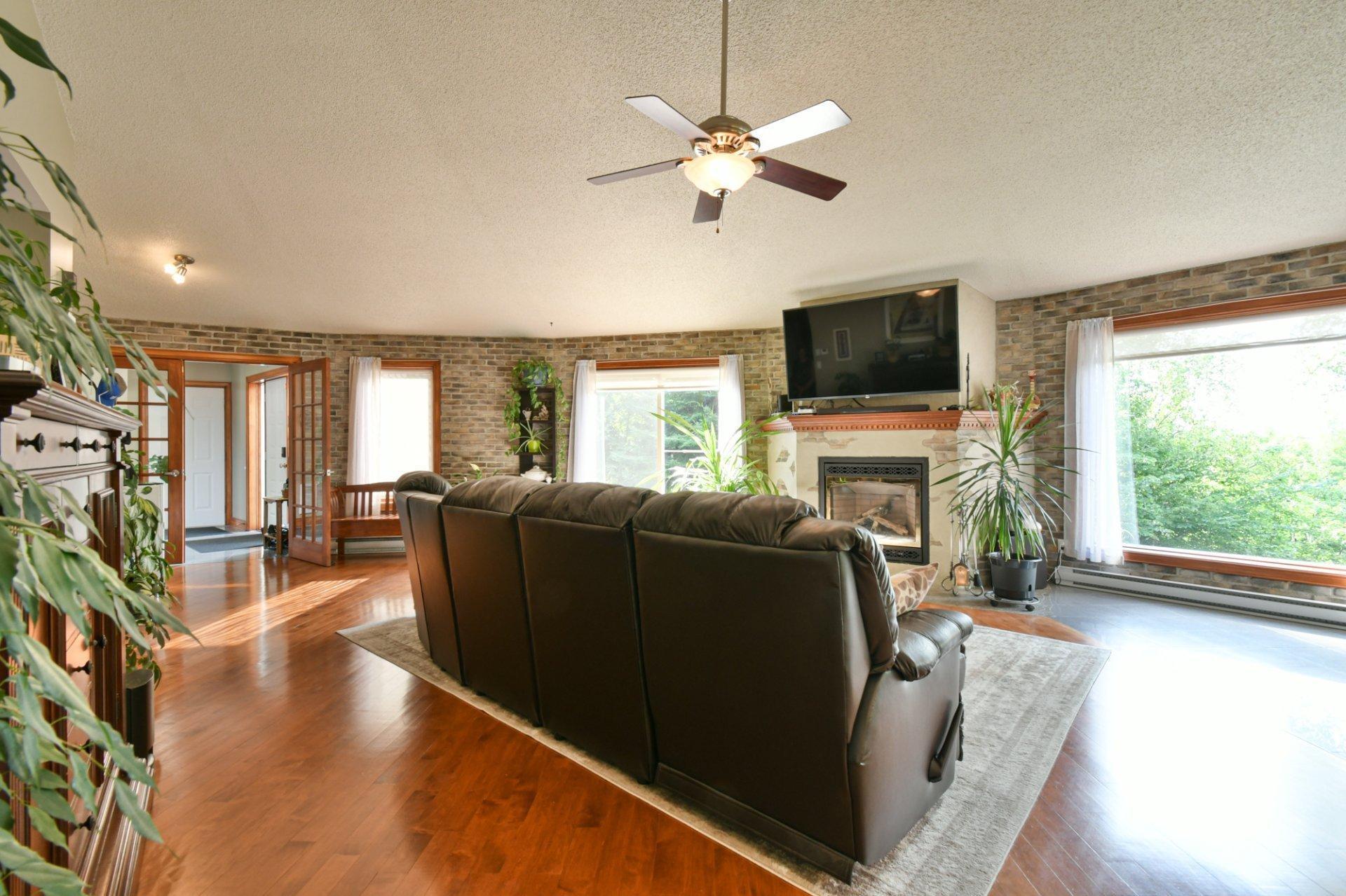 









744


Rue de Fribourg

,
Sainte-Adèle,




QC
J8B2G6

