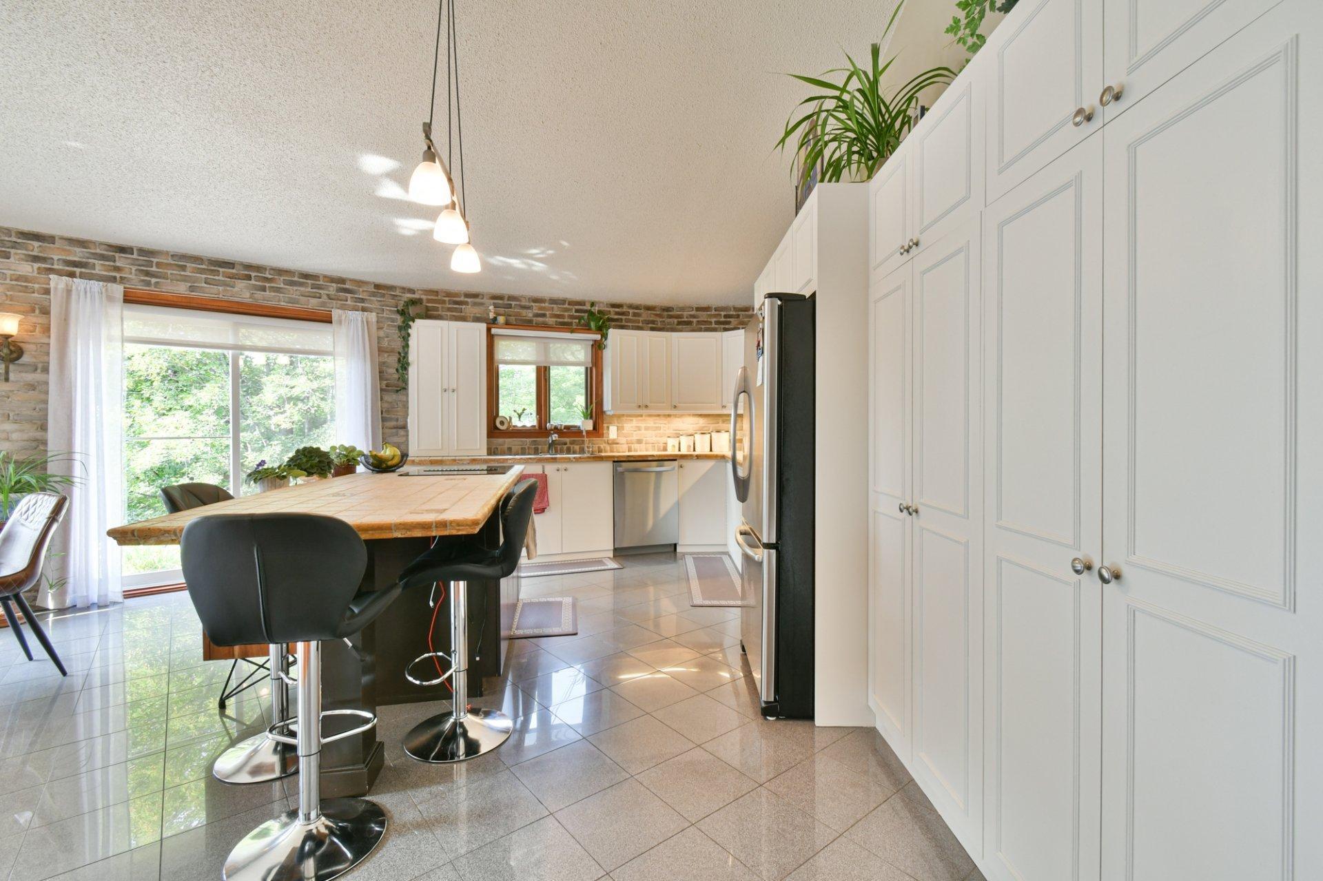 









744


Rue de Fribourg

,
Sainte-Adèle,




QC
J8B2G6

