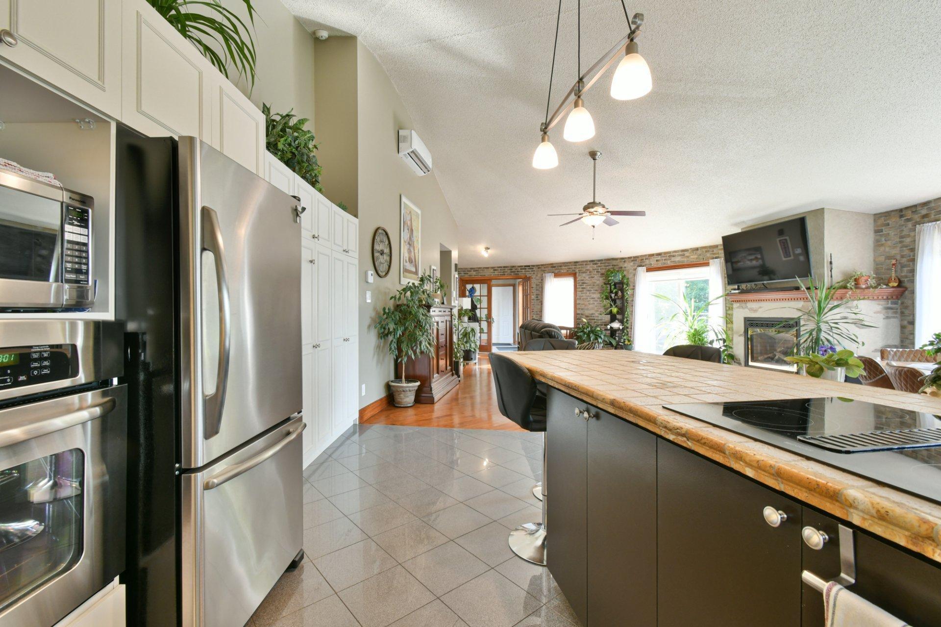 









744


Rue de Fribourg

,
Sainte-Adèle,




QC
J8B2G6

