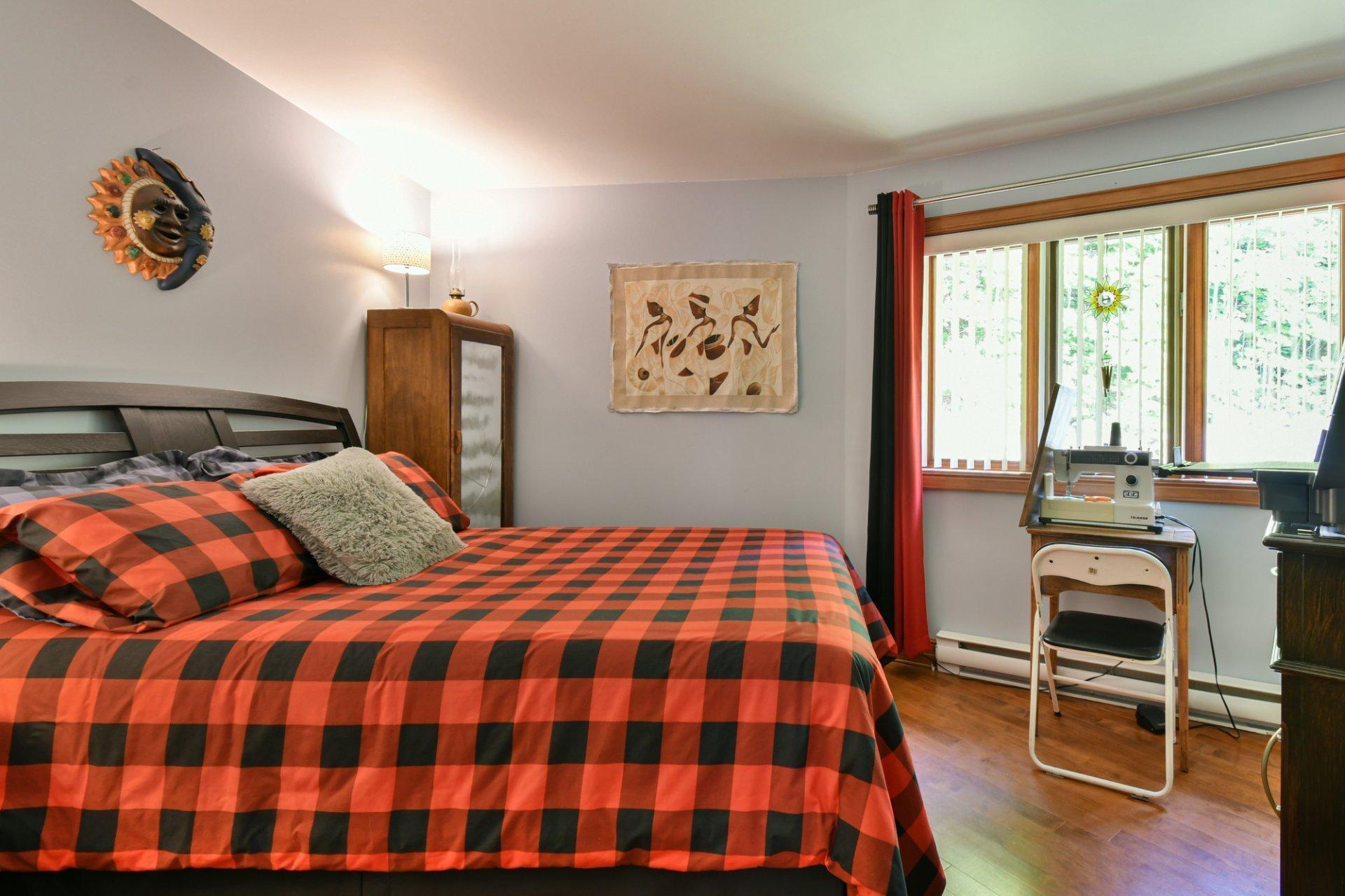 









744


Rue de Fribourg

,
Sainte-Adèle,




QC
J8B2G6

