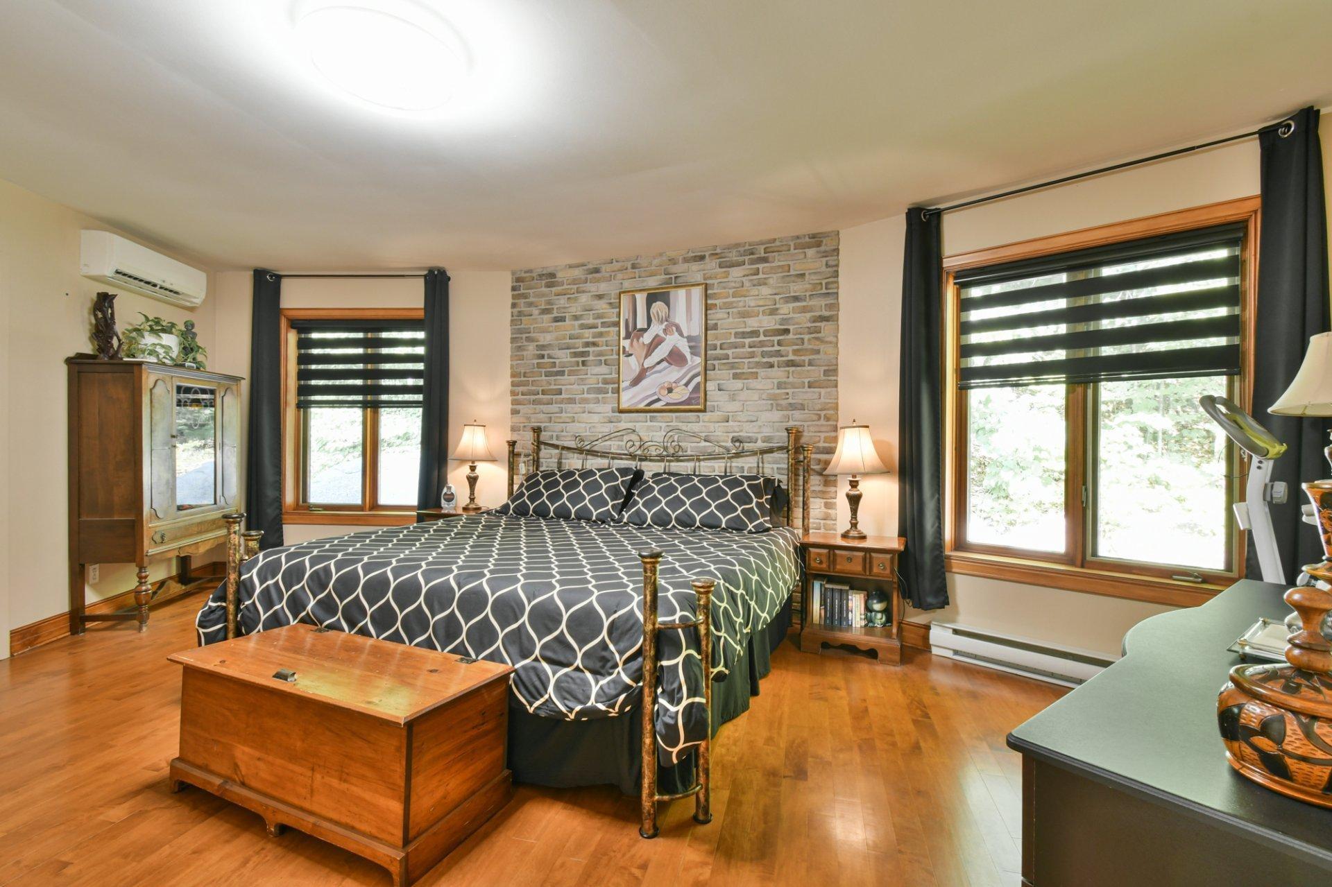 









744


Rue de Fribourg

,
Sainte-Adèle,




QC
J8B2G6

