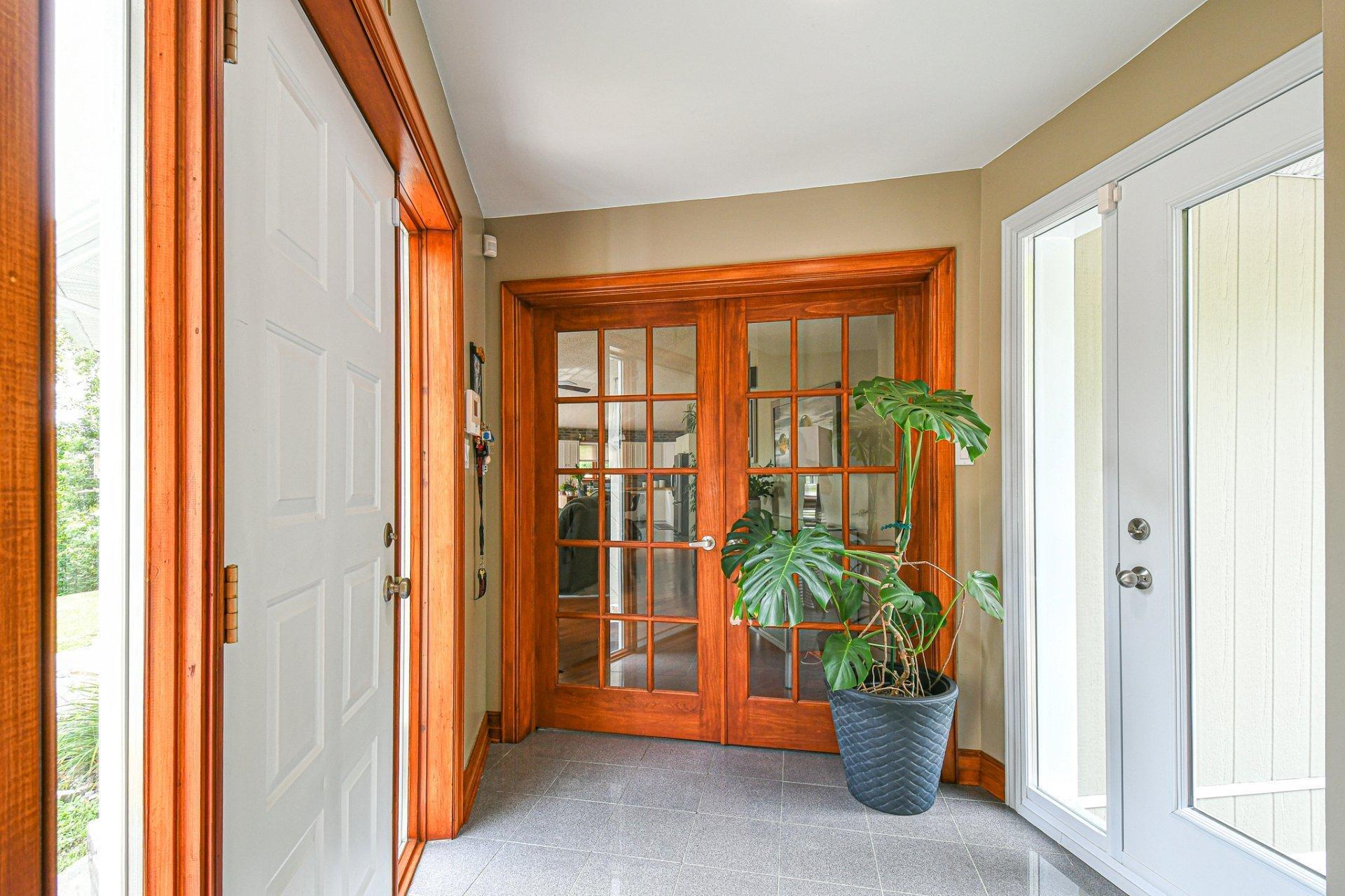 









744


Rue de Fribourg

,
Sainte-Adèle,




QC
J8B2G6

