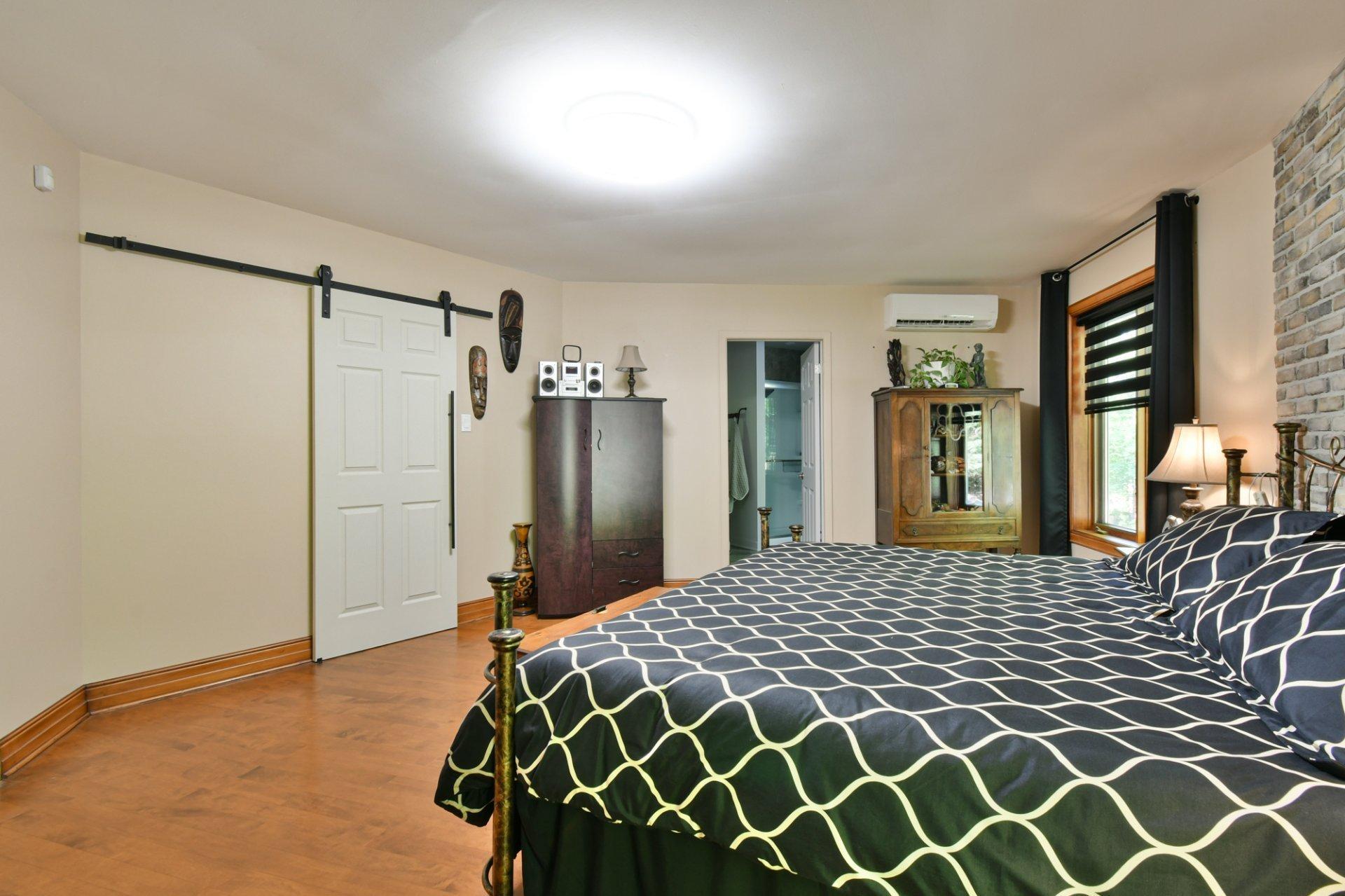 









744


Rue de Fribourg

,
Sainte-Adèle,




QC
J8B2G6

